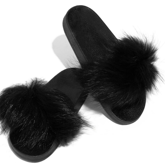 𝙇𝙖𝙨𝙩 7, 7.5 & 9 🖤Fur Love Slide Sandal - BLACK - Picture 4 of 10